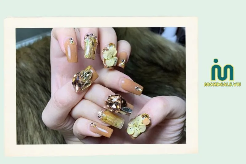 Nails Loán